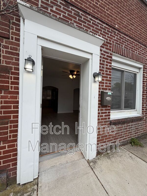 Photo - 10 S Pitt St