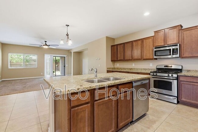 Building Photo - 2717 E Ficus Way
