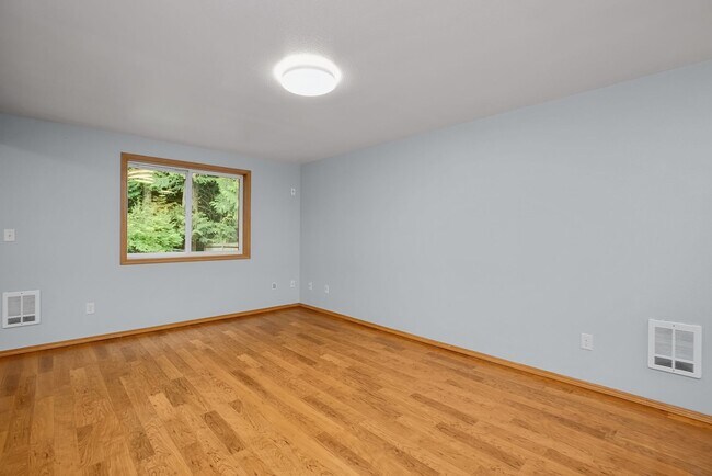Photo - 1124 73rd Dr SE