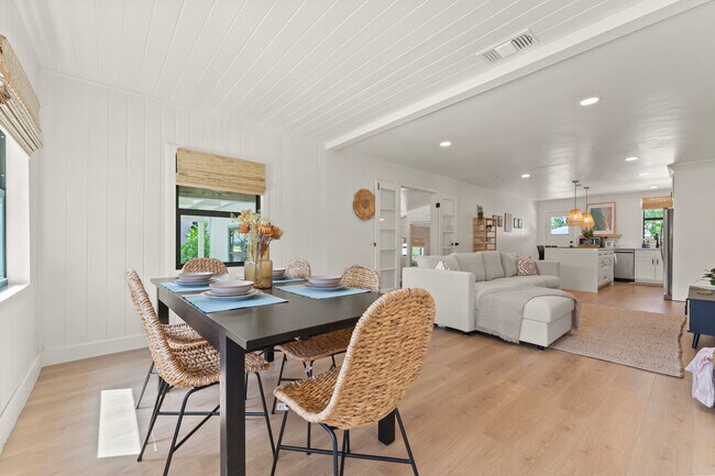 Photo - 721 Dobbins St