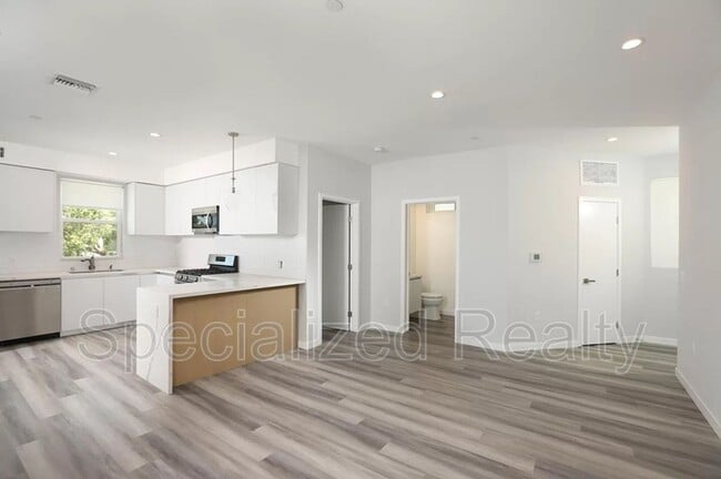 Photo - 1406 Eagle Vista Dr Unit 1406