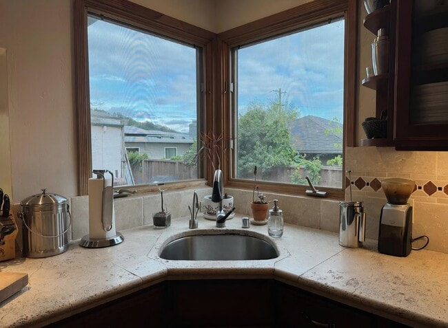 Photo - 6746 Cutting Blvd