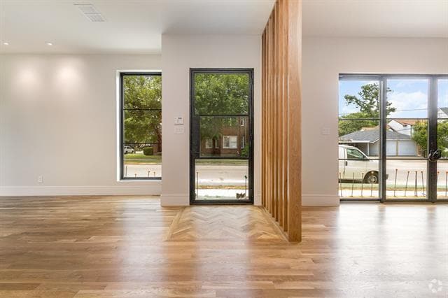 Building Photo - 4203 Normandy Ave Rental