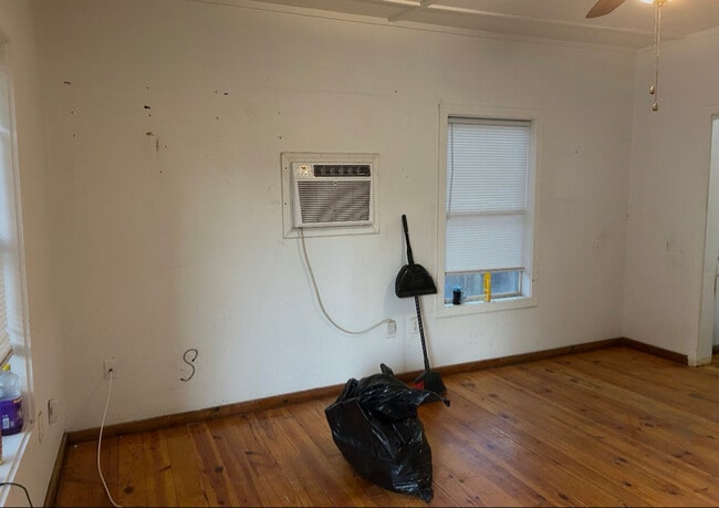 Photo - 320 W College St