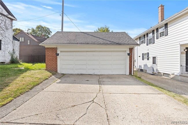 80 Capen Blvd