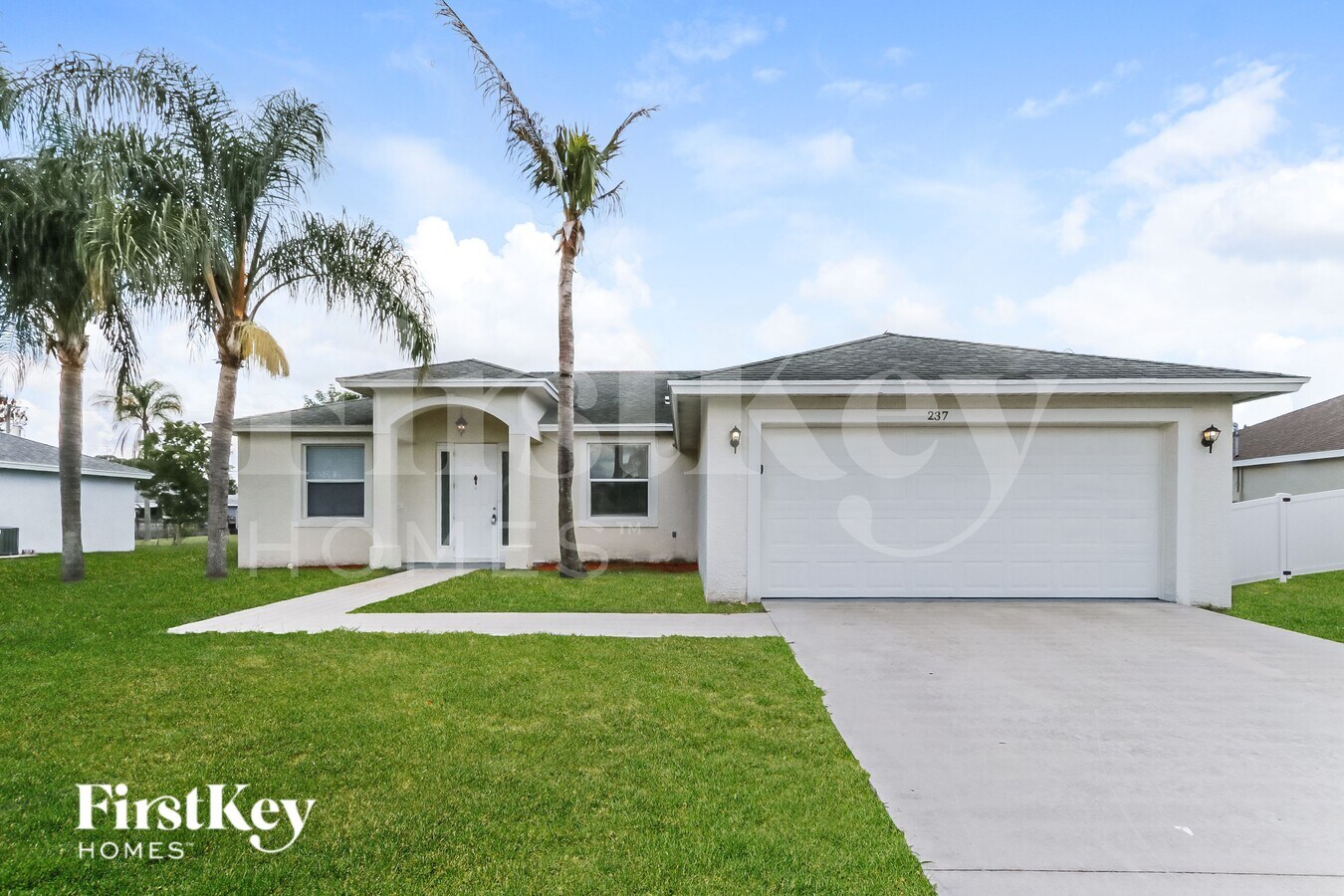 Photo - 237 SW Ray Ave