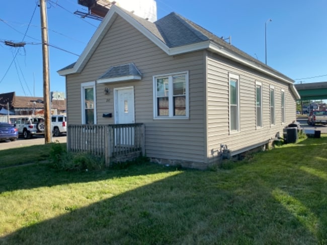 Building Photo - 210 3rd St SW Rental