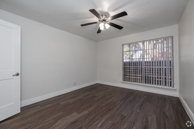 1BR, 1BA - 667SF - Bedroom
