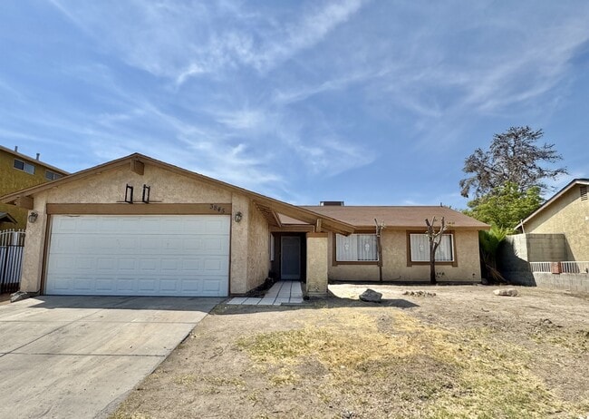 Building Photo - 3845 E Arizona Ave Rental