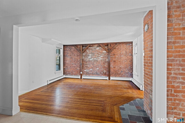 Photo - 251 Lawrence St Unidad 2