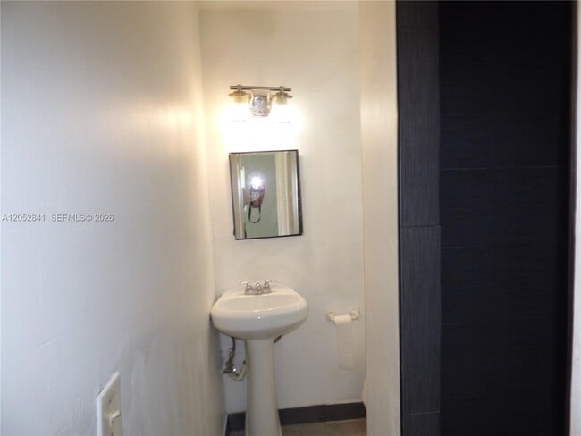 Photo - 2322 Johnson St Unidad 1