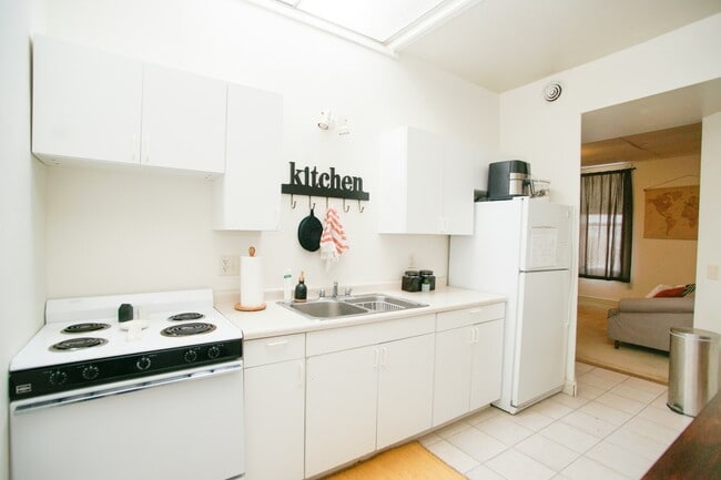 Building Photo - 704 N 3rd St Unit 4 Rental