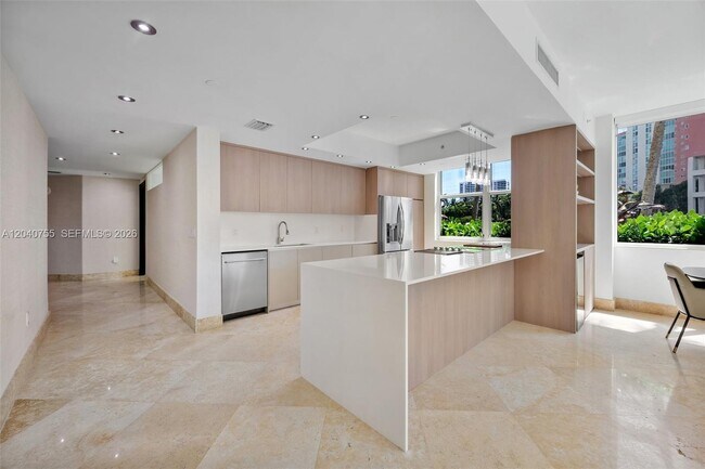 3330 NE 190th St Unit 114