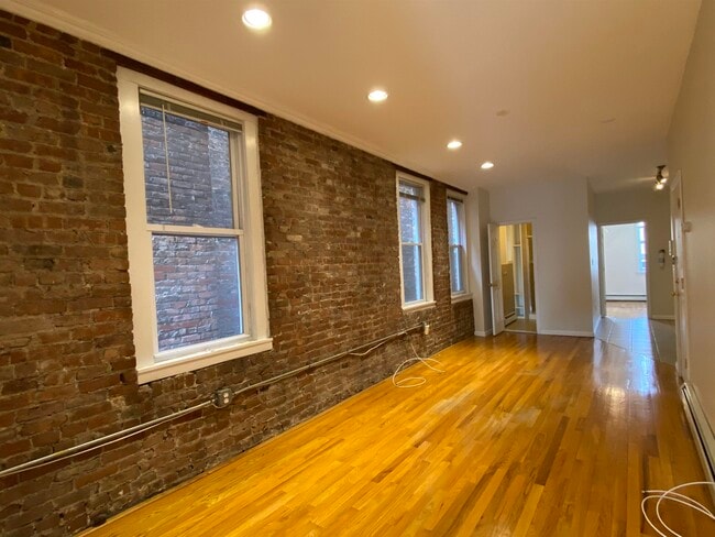 Photo - 275 Webster Ave Unidad 3 Rental
