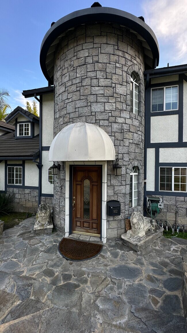 Photo - 932 W Kenneth Rd