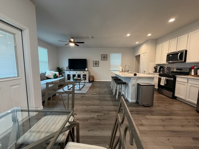 Photo - 3907 Arslan Dr