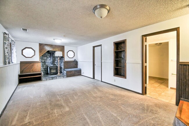 Building Photo - 4-Bedroom Home Near CSU | Fenced Yard & 2-Car Garage