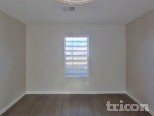 Photo - 142 Quiet Grove Dr