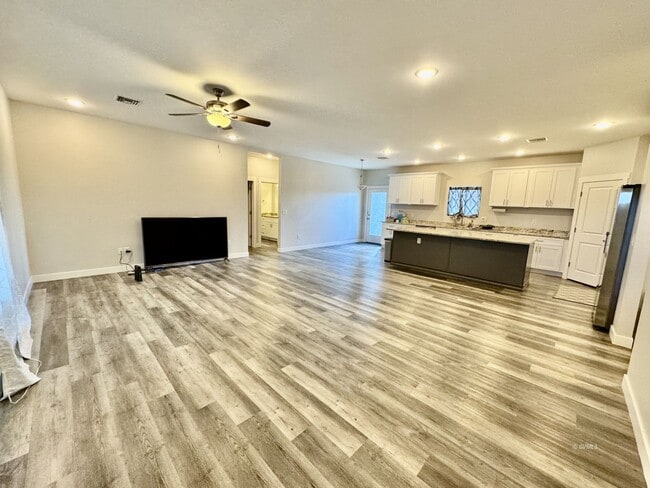 Photo - 860 S Flagstone Wy