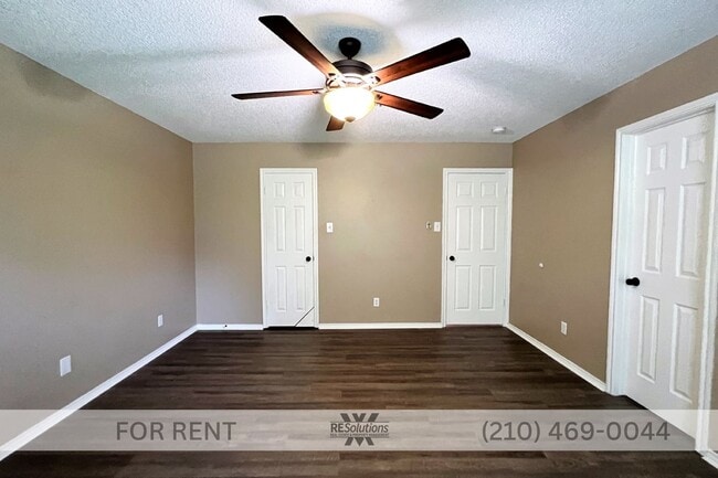 Photo - 4535 Oakfield Way