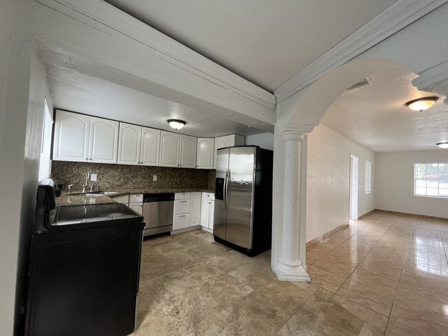 Building Photo - 9870 Nicaragua Dr