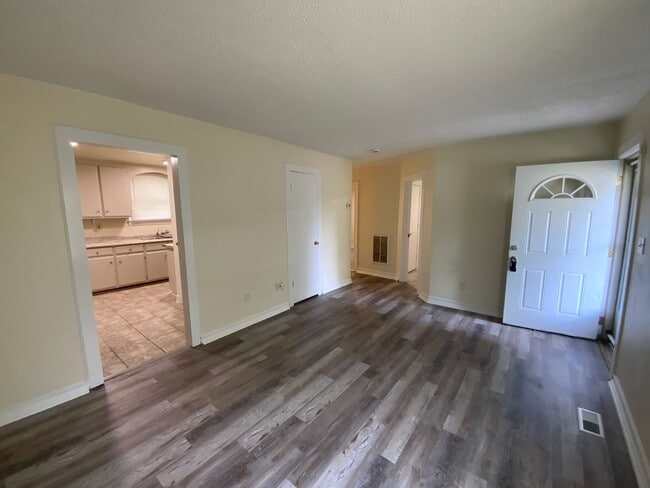 Photo - Charming 4 bd, 2 bth with 2 room Master Suite