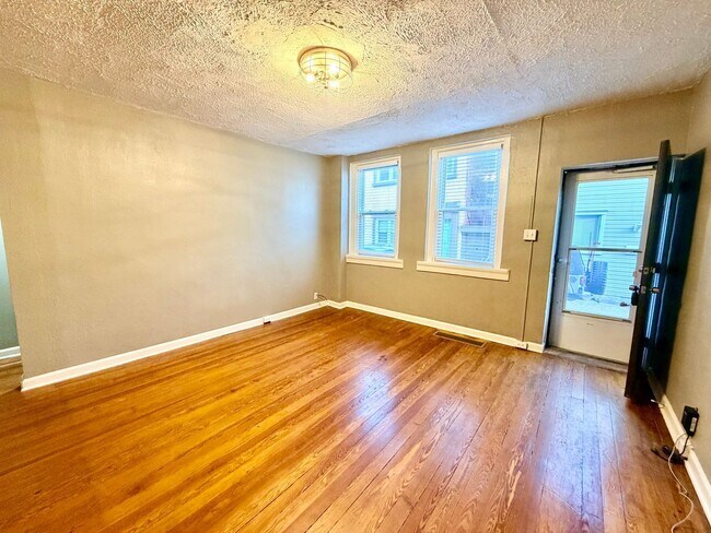 Photo - 2614 Larkins Wy