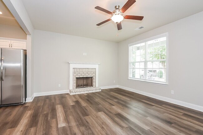 Photo - 77 Rosemont Ct