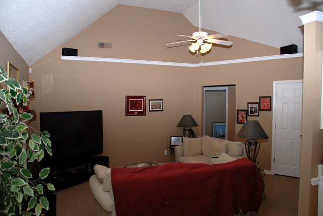 Photo - 220 Preston Cir