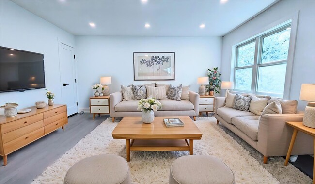 Photo - 43 Yennicock Ave Townhome