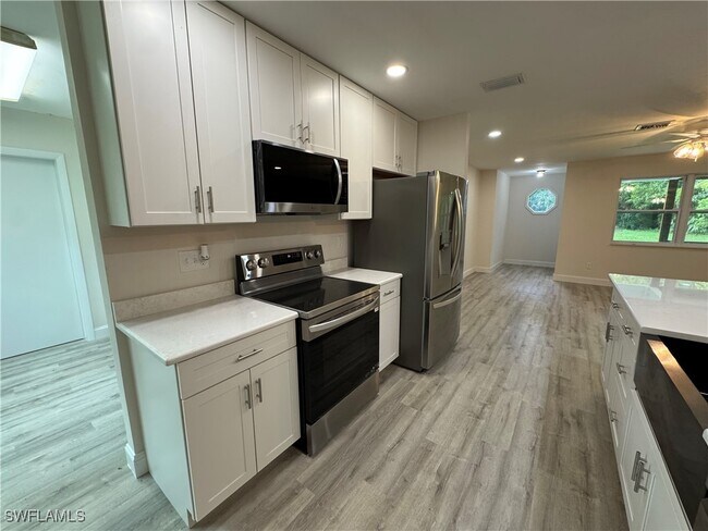 Photo - 221 18th Ave NW