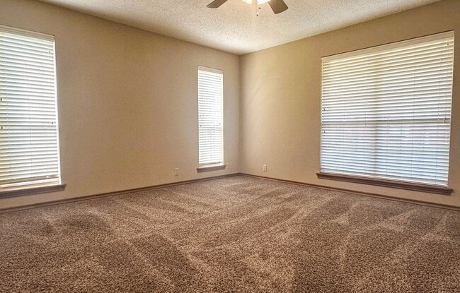 Photo - 3 Bedroom 2.5 Bath House in Texarkana, TX