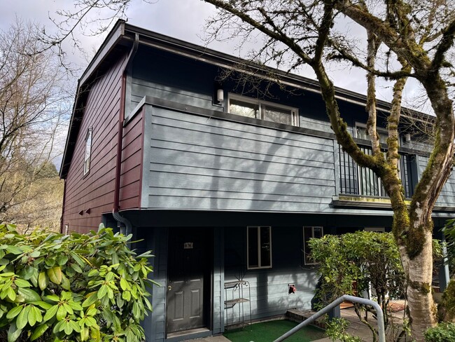 Building Photo - CLICK "REQUEST A TOUR" NOW!