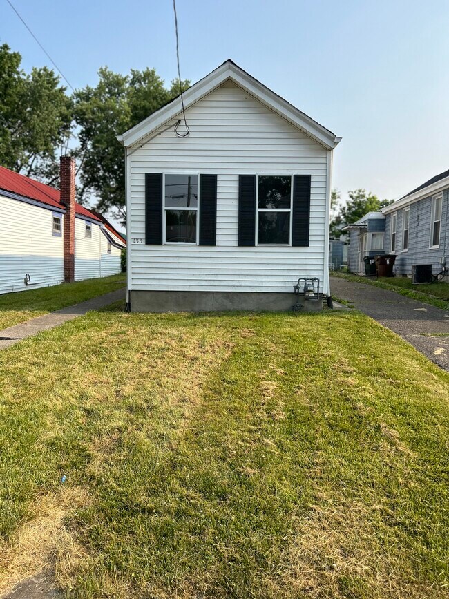 Photo - 133 E 42nd St House
