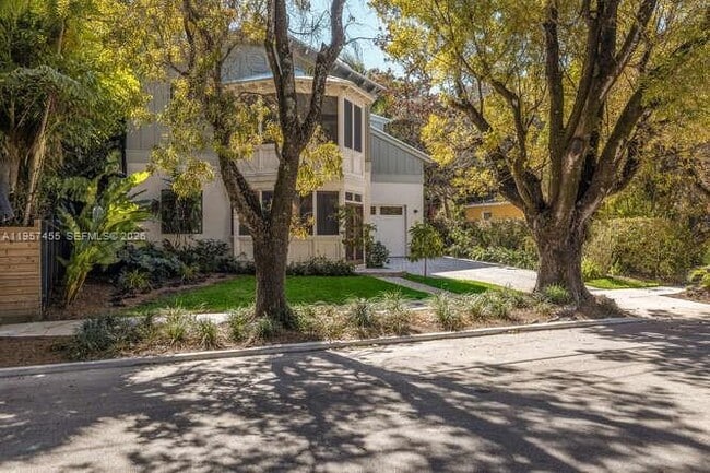 Photo - 2330 Overbrook St