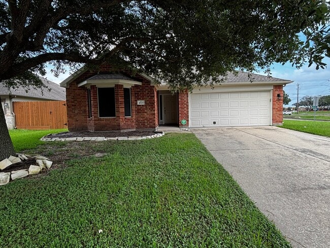 Building Photo - 4623 Village Park Dr
