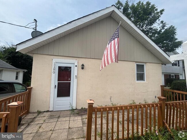 Building Photo - 1180 Berkley Rd Rental