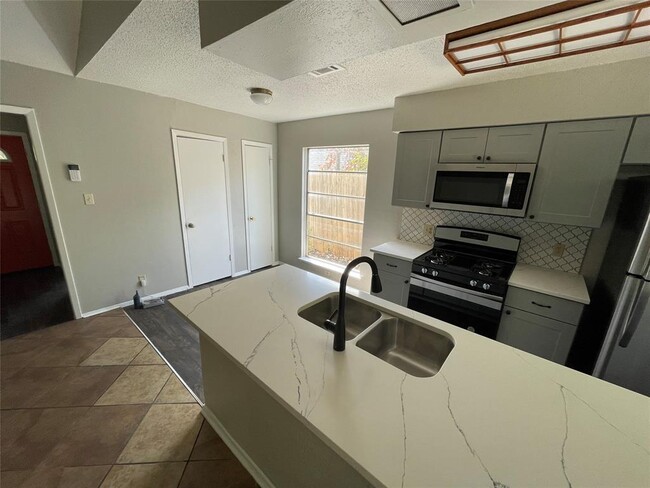 Photo - 5806 Emerald Forest Dr