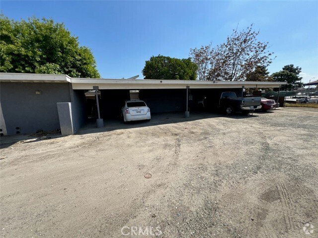 Building Photo - 225 E 7th St Rental