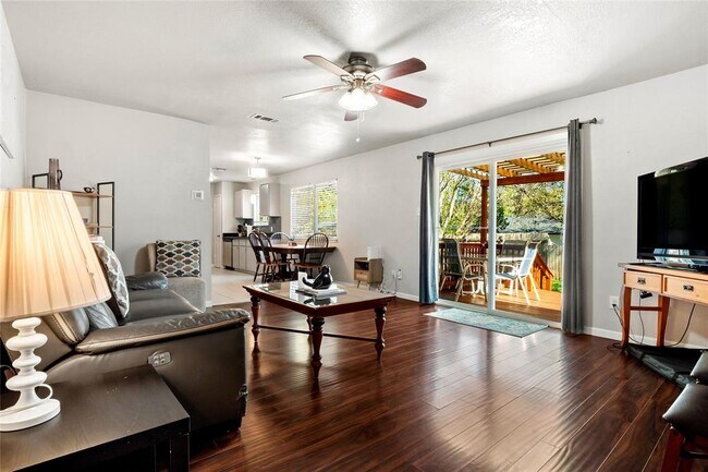 Photo - 7203 Barnsdale Way