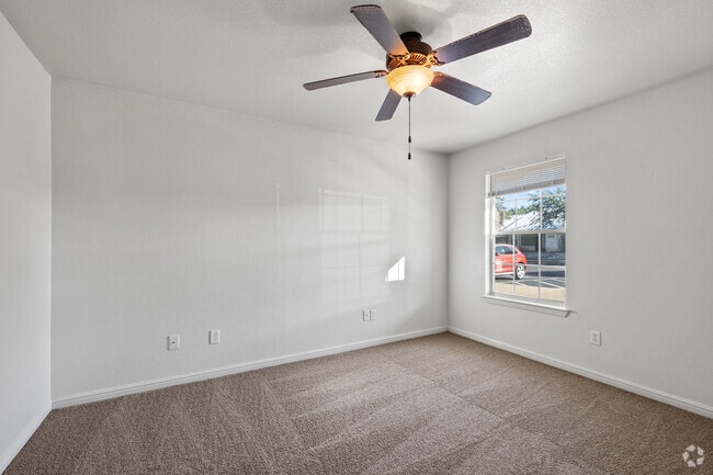 2BR, 2BA - 916SF