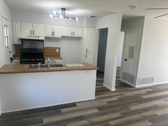 Photo - 115 Meadow Trail Dr
