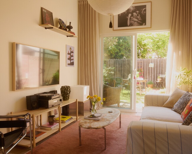 Photo - 12473 Gilmore Ave Unidad 1/2