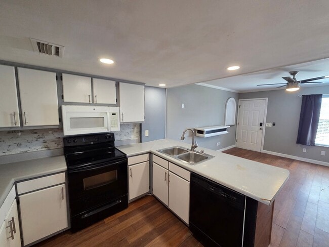 Photo - Great Efficiency Apartment in PCB! *Basic ...