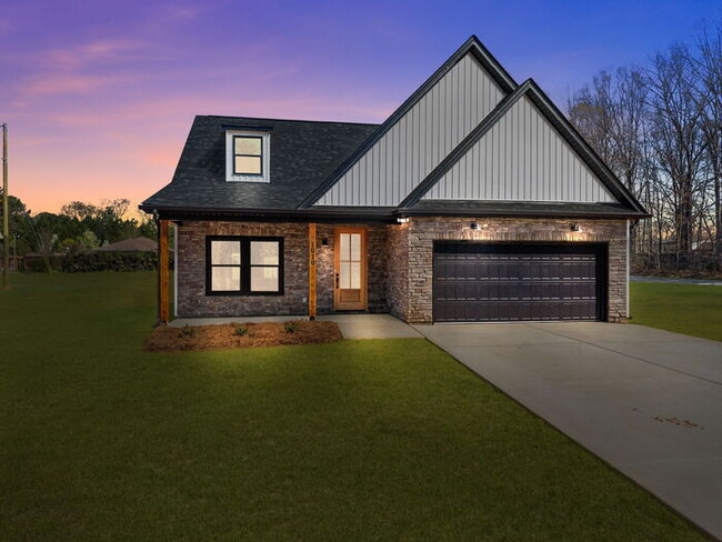 Building Photo - 345 Lake Farm Dr
