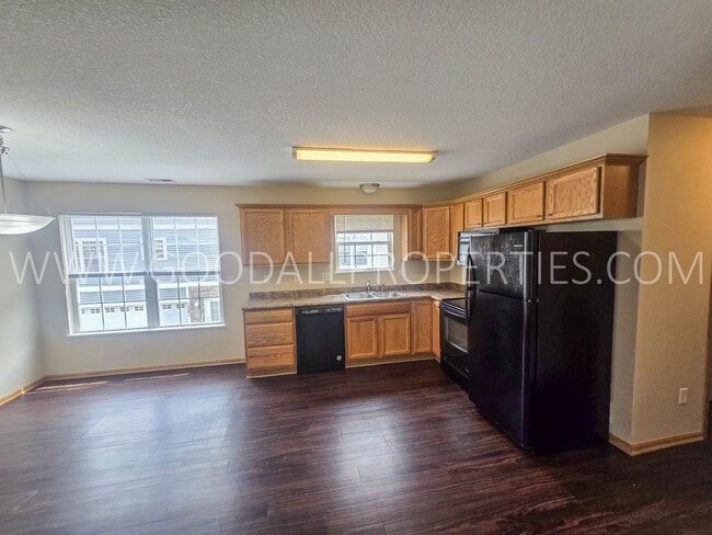 Photo - RENT REDUCED!!! 2 Bedroom 2 Bath Townhome in Urbandale with attached 2 car garage!