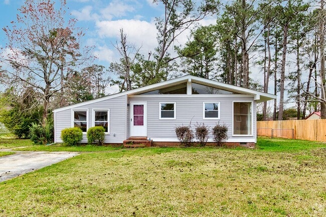 Building Photo - Mid-Century with character Available in July! Rental