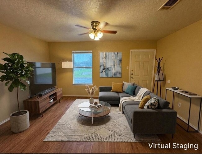 Building Photo - 1603 Cedarhill Dr
