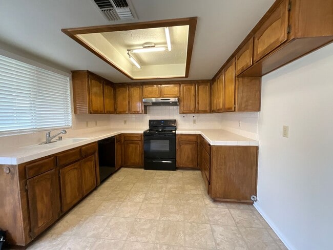Photo - Charming home nestled in desirable Northea...
