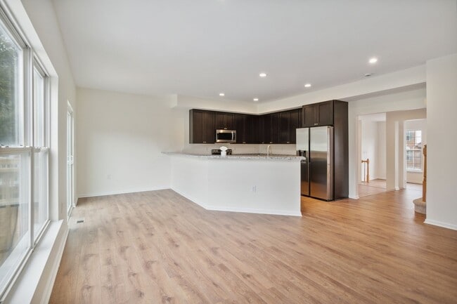 Photo - 21193 Millwood Square